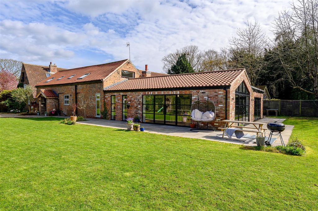 Property photo 1 of 16 External