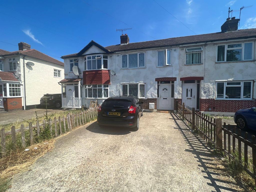 Property photo 1 of 4 4 Bed Semi-Detached House To Rent Botwell Lane, Hayes Ub3
