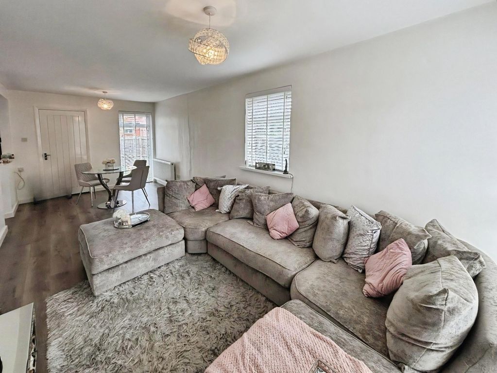 Property photo 3 of 16 4572406