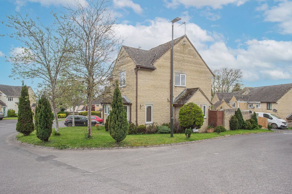 Property photo 1 of 9