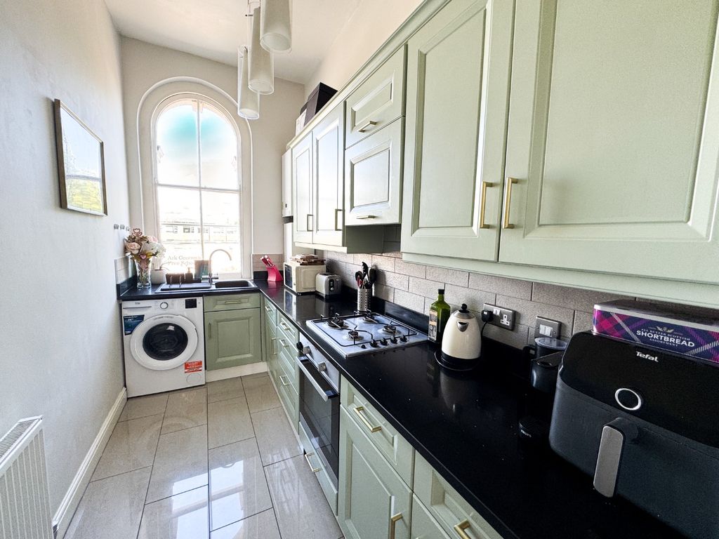 Property photo 2 of 21 4427365