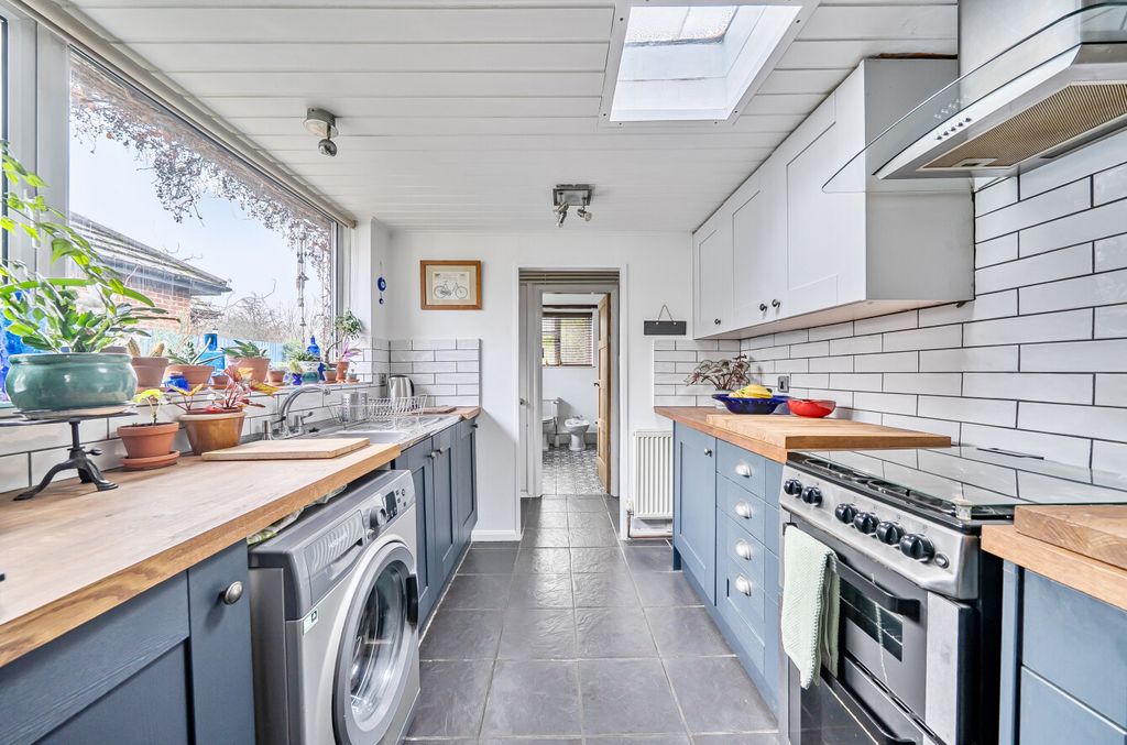 Property photo 2 of 21 1389199-15-694179...