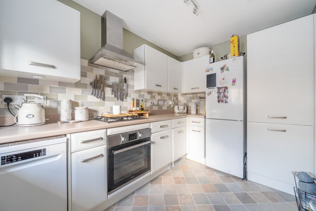 Property photo 2 of 16 1393211-9-695ba2845d806