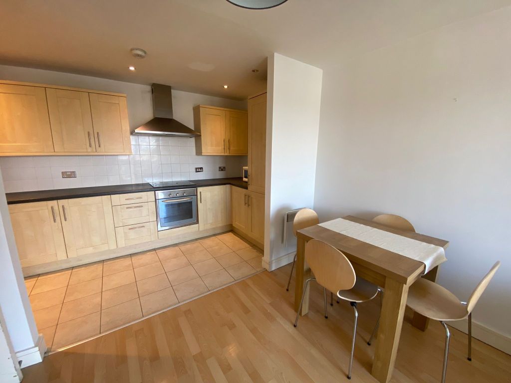 Property photo 2 of 10 Kitchen 2