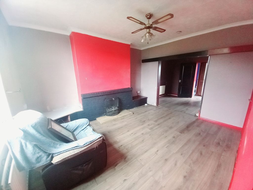Property photo 2 of 9 Lounge