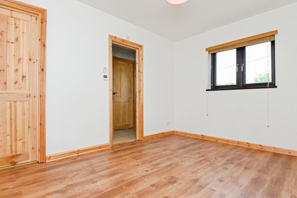 Property photo 2 of 16 Bedroom 1