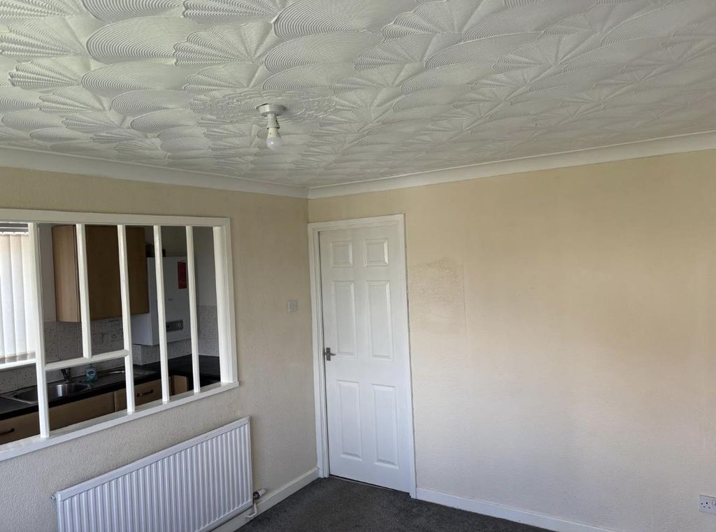 Property photo 3 of 10 Lounge