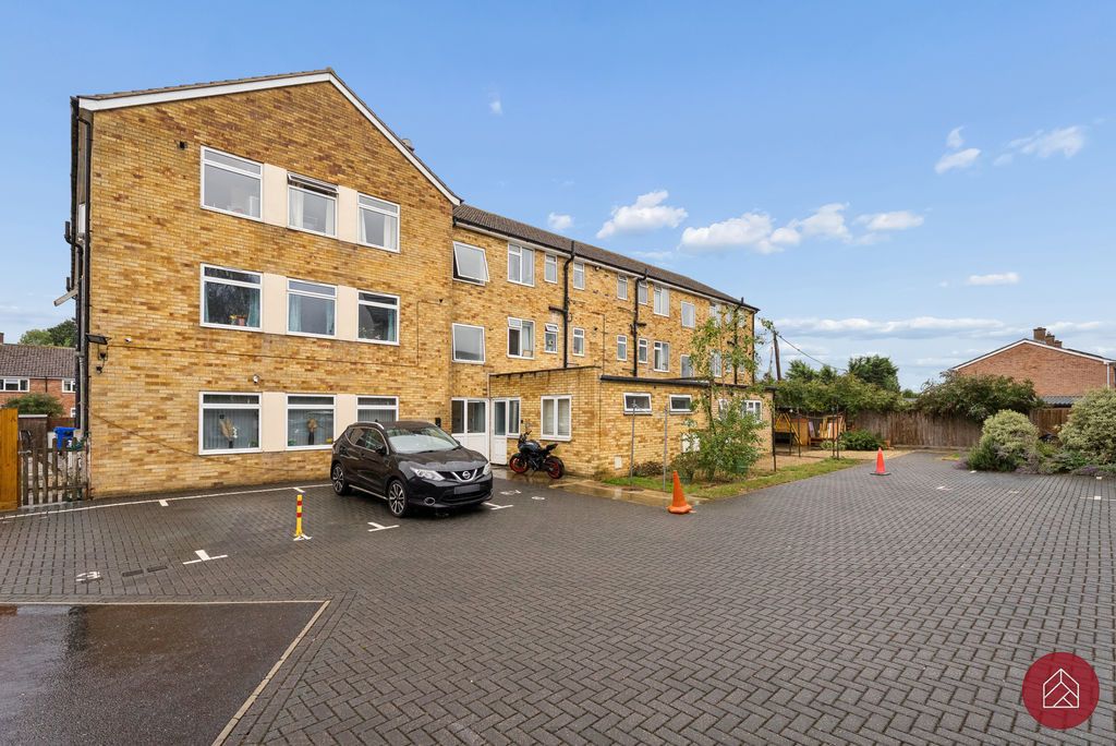 Property photo 1 of 9 Apartment Block