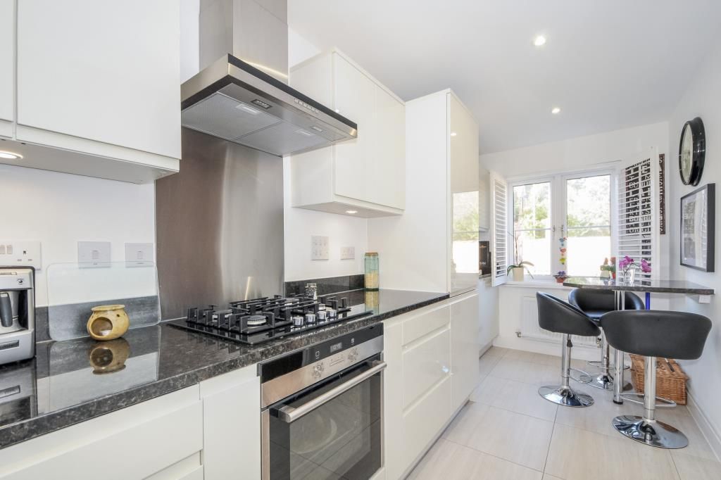 Property photo 2 of 10 Kitchen