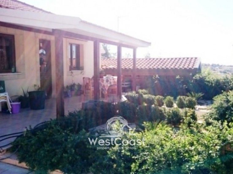 Property photo 2 of 13