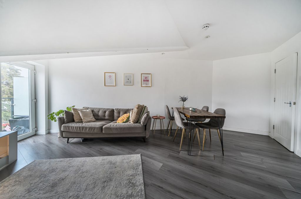 Property photo 2 of 13 1388345-9-69610A2...