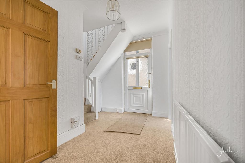 Property photo 3 of 23 Hallway