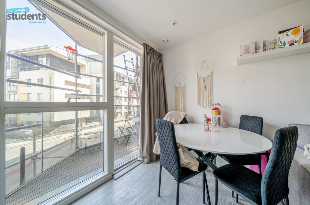 Property photo 3 of 10 Db025198-8cc6-43d...