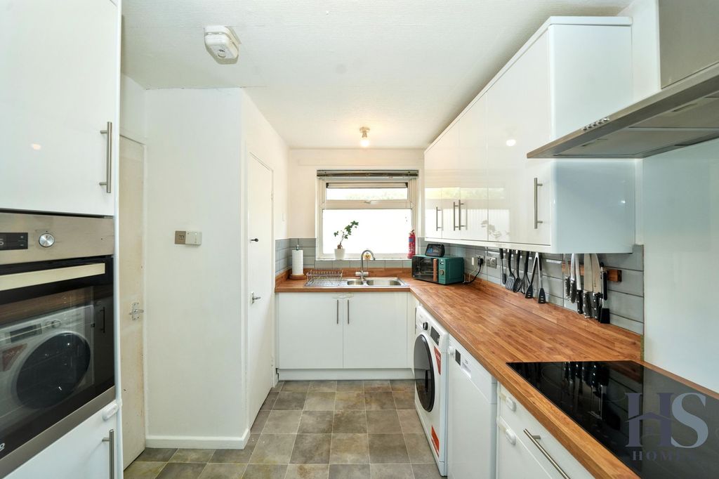 Property photo 3 of 25
