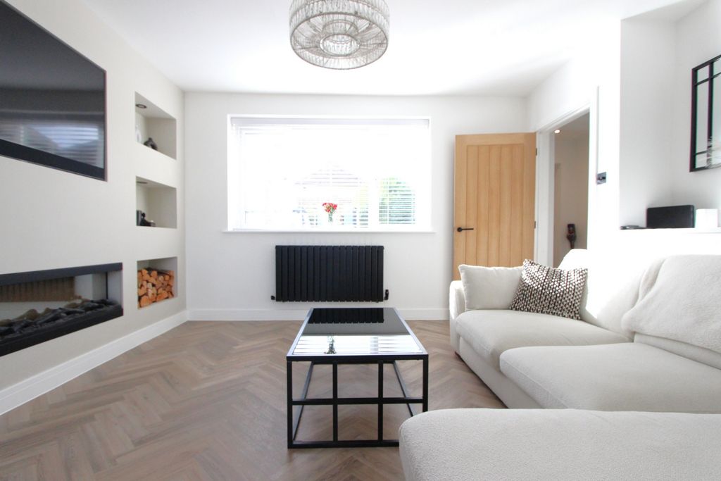 Property photo 3 of 20 Photo 7