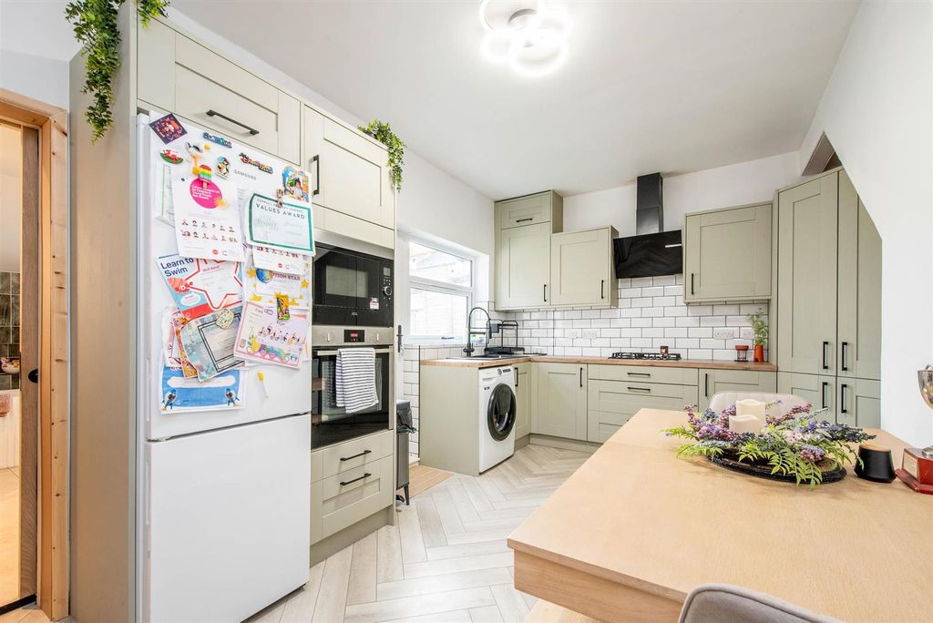 Property photo 3 of 22 Kitchen/Diner