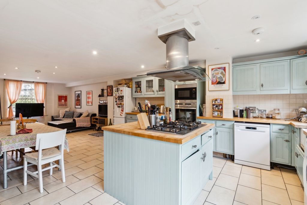 Property photo 3 of 13