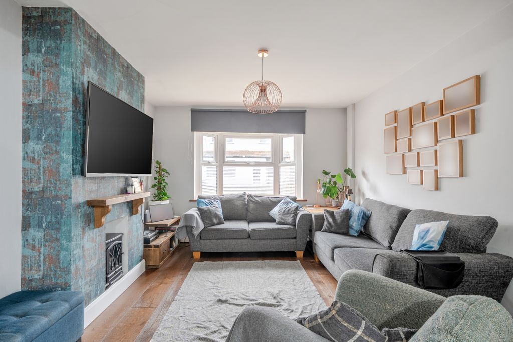 Property photo 3 of 17