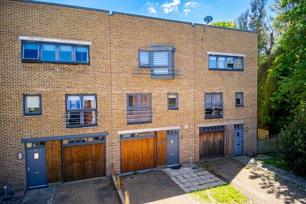Property photo 1 of 23