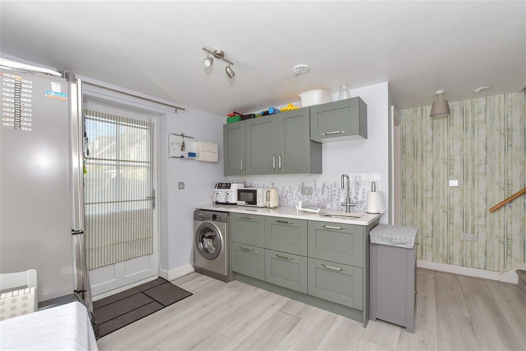 Property photo 2 of 10 Lounge/ Kitchen