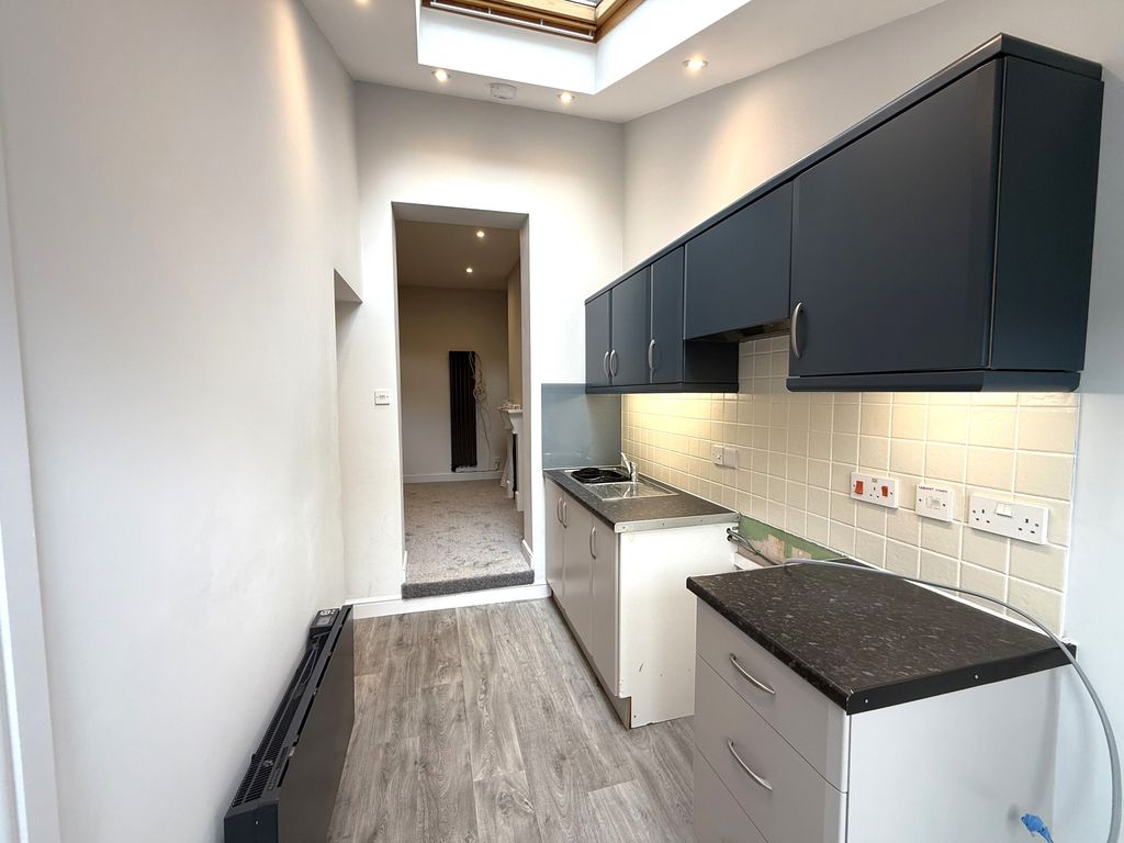 Property photo 1 of 9 Kitchen