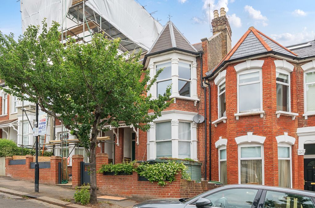 Property photo 1 of 17 1303037-1-6840223...