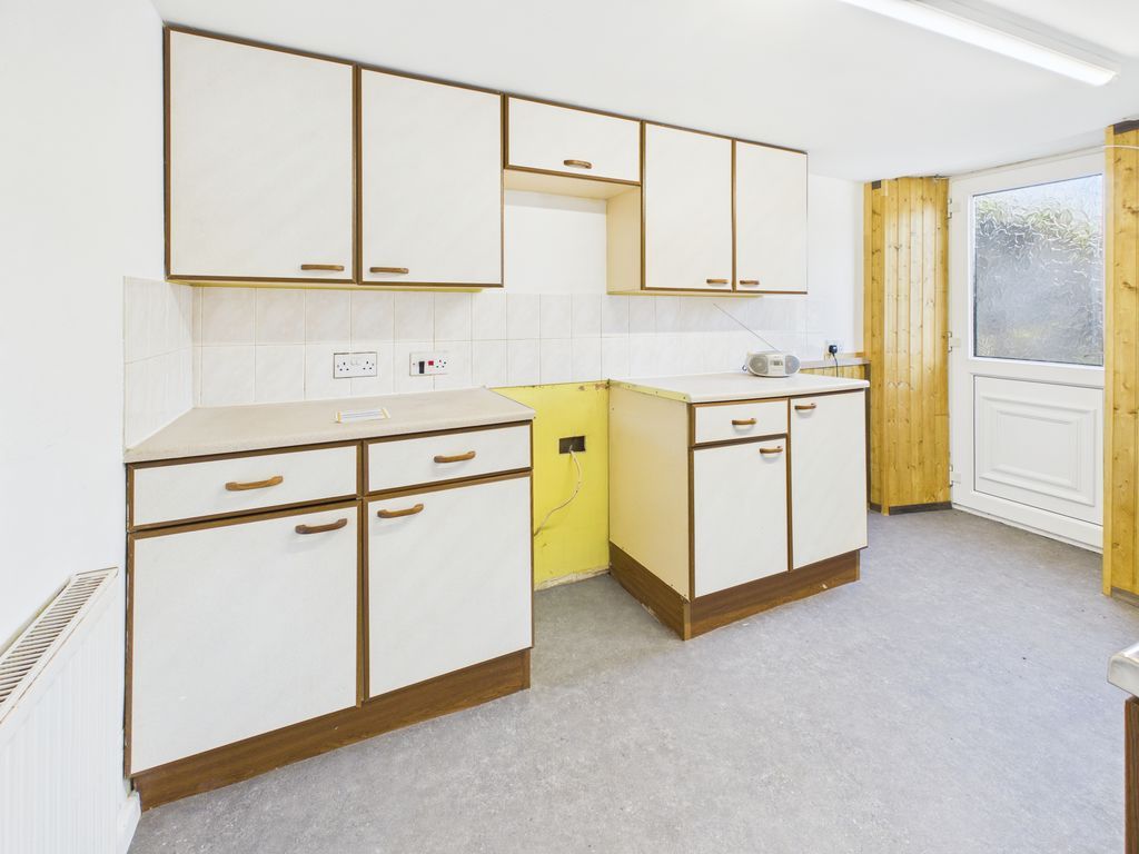 Property photo 2 of 7 Kitchen