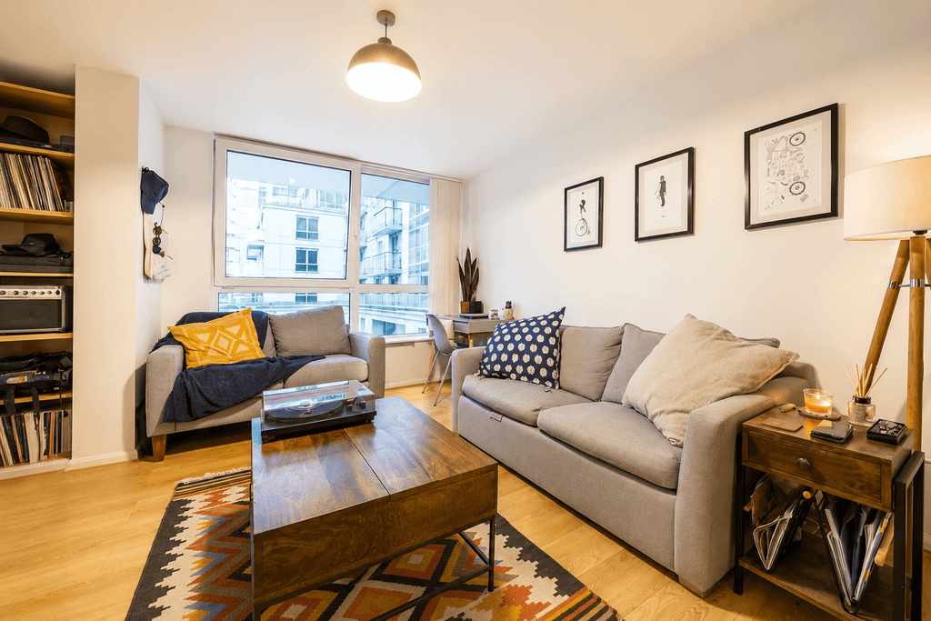 Property photo 1 of 4 1 Bed Flat To Rent St Georges Wharf, London Sw8 2Lz