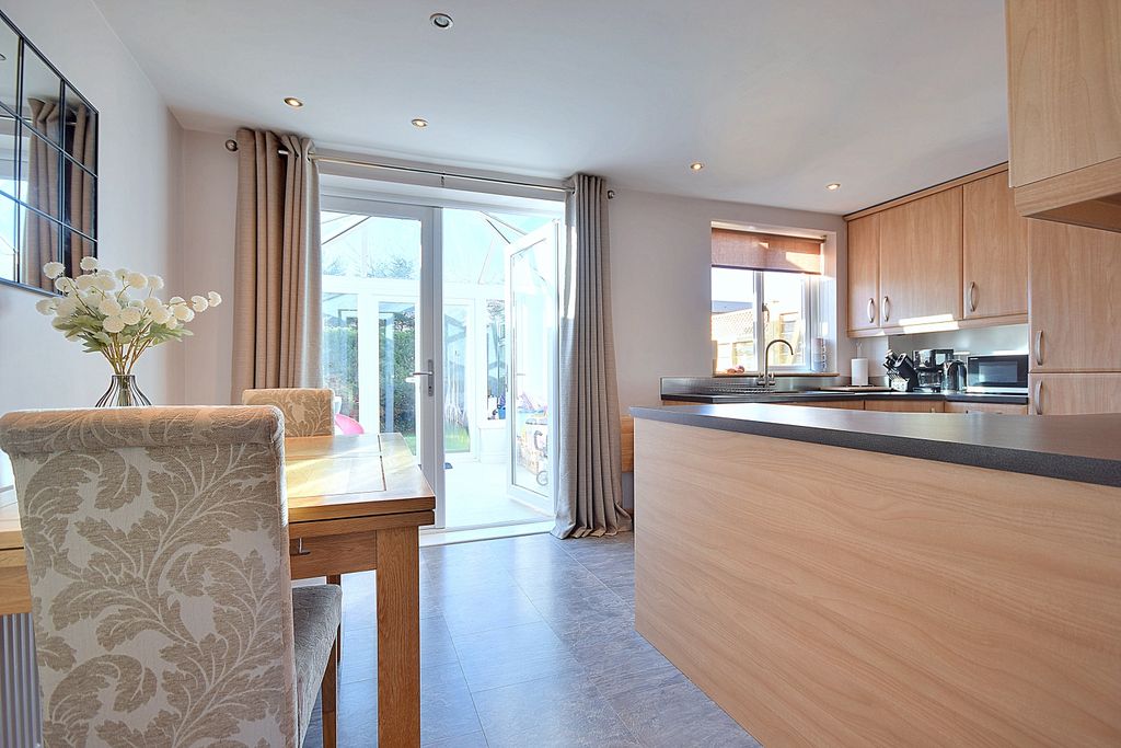 Property photo 3 of 20 Lilac Cliton Ewemove Brighouse (5)