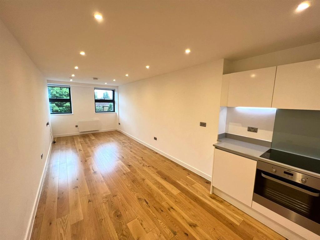 Property photo 3 of 7 Livrm.Jpg