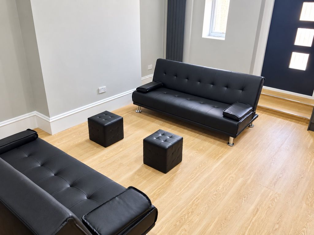 Property photo 2 of 8 Sitting Area