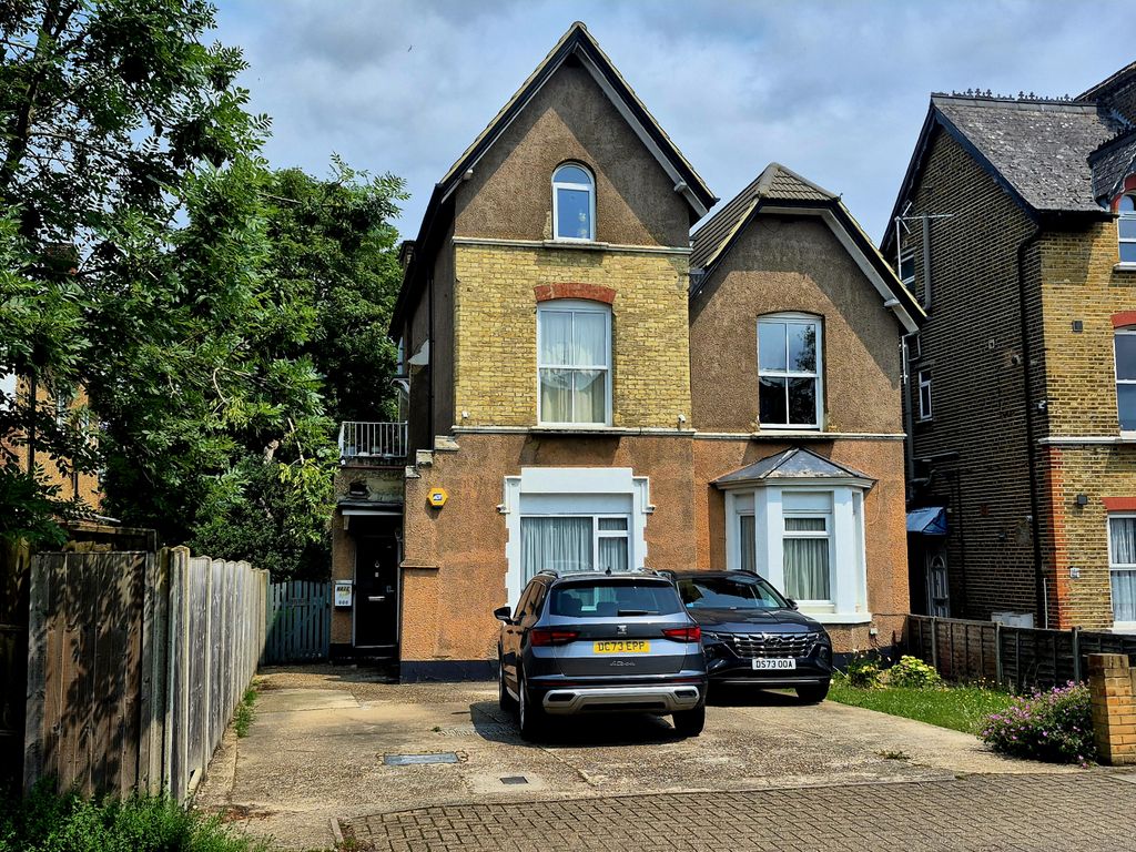 Property photo 1 of 11 Larger Than Average 2-Bedroom Ground Floor Maisonette With Private Garden Â€“ Share Of Freehold
