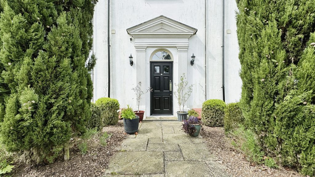 Property photo 1 of 18 Photography
