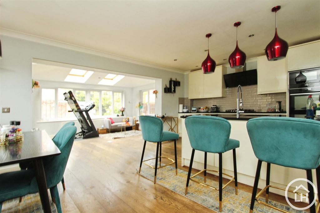 Property photo 3 of 17 Kitchen / Diner