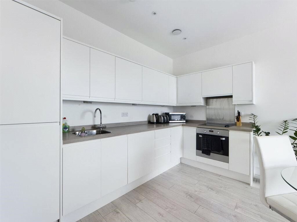 Property photo 3 of 6 Kitchen