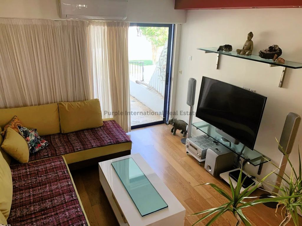 Property photo 2 of 31