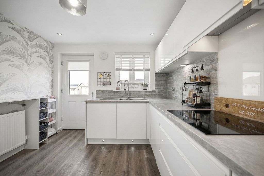 Property photo 3 of 50 Kitchen