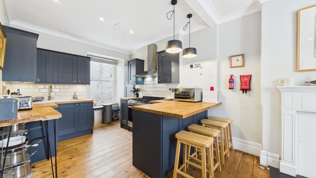 Property photo 2 of 12 Gallery