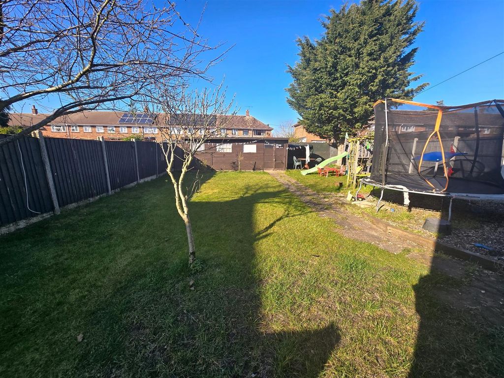Property photo 3 of 10 Garden
