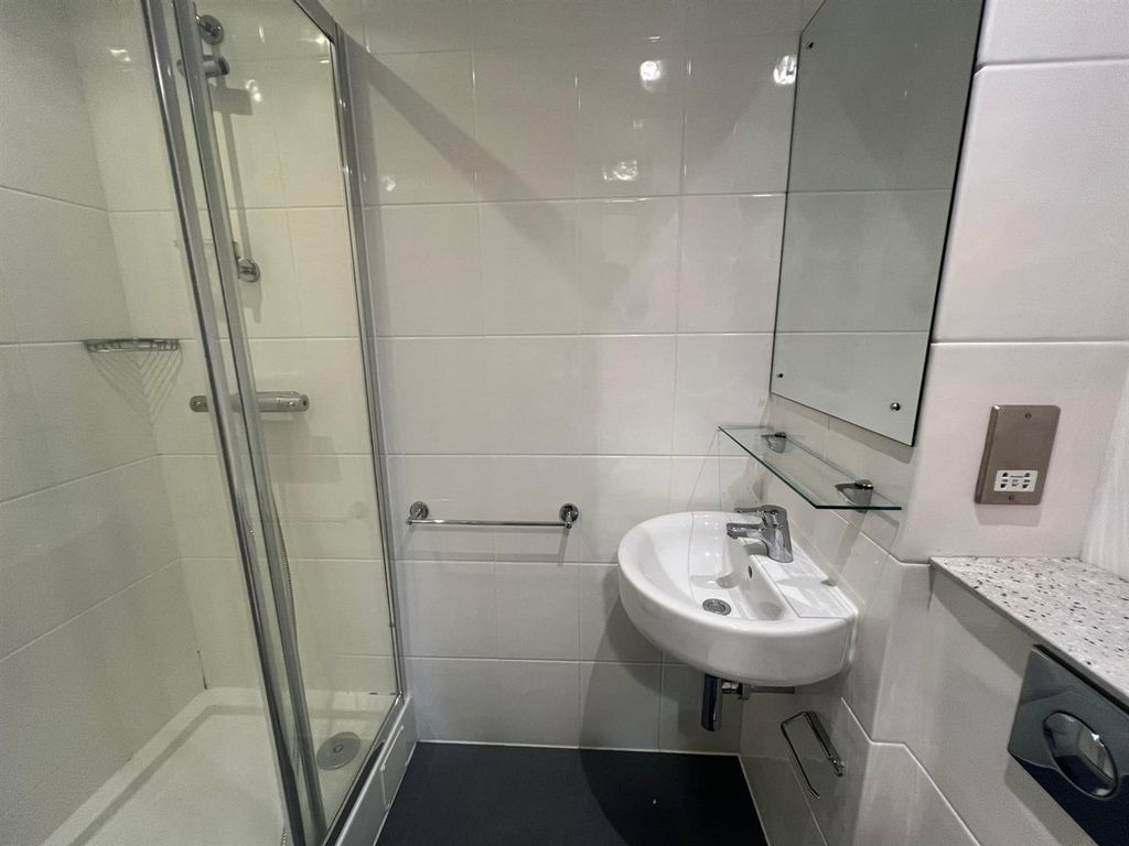 Property photo 2 of 8 431 Bathroom.Jpeg