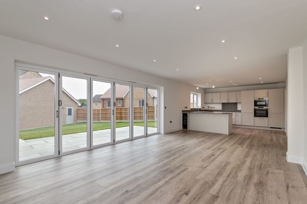 Property photo 2 of 19 Photo 12