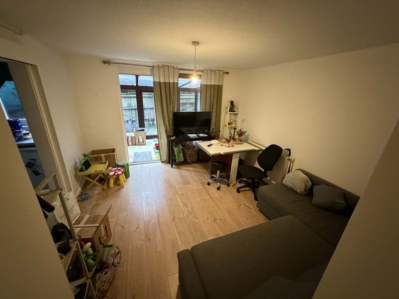 Property photo 1 of 7 Photo 8