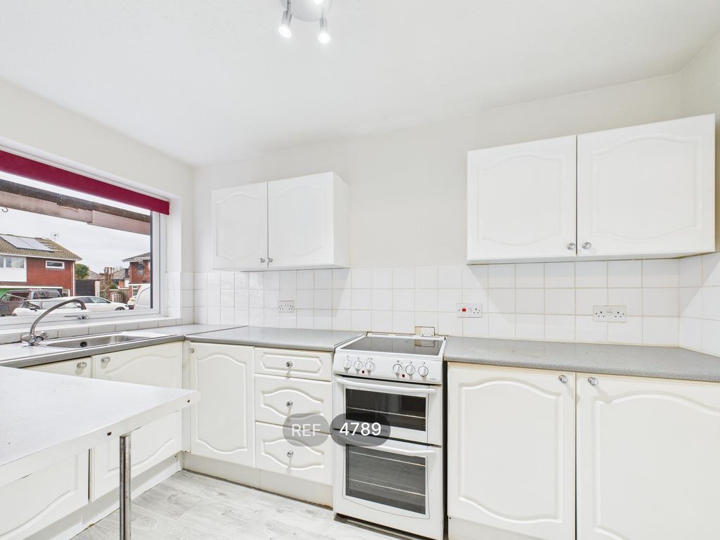 Property photo 2 of 13 Kitchen