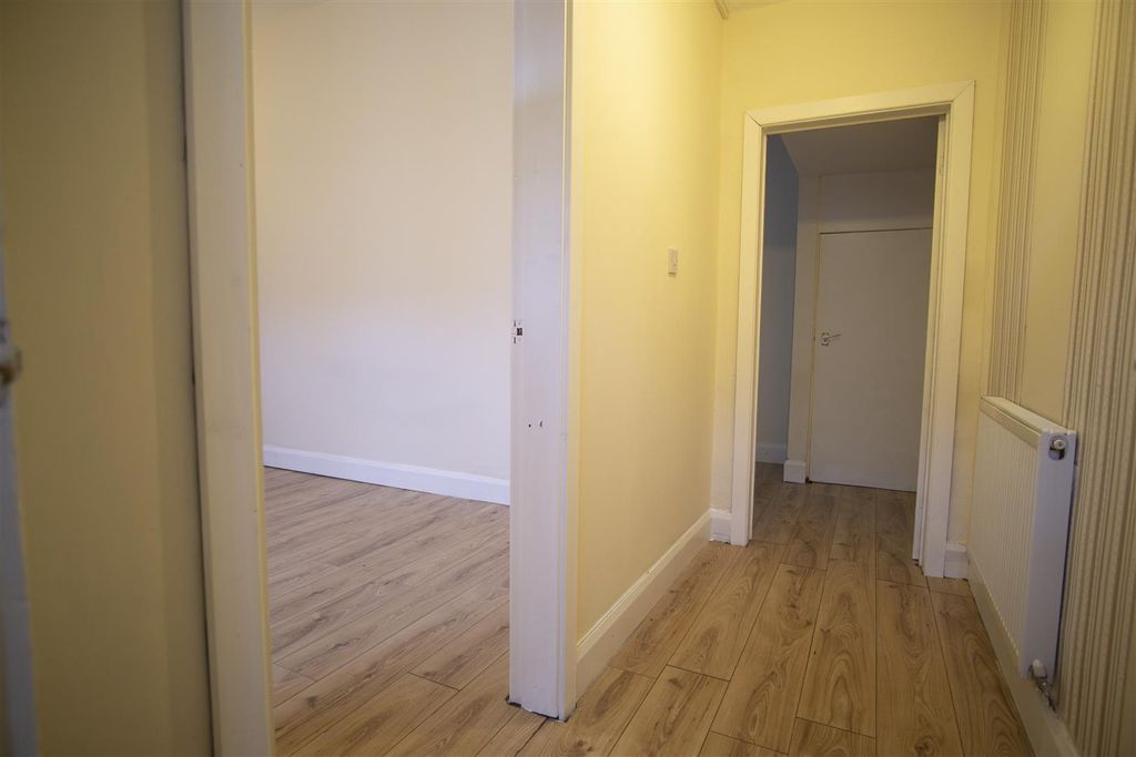 Property photo 3 of 9 Hallway