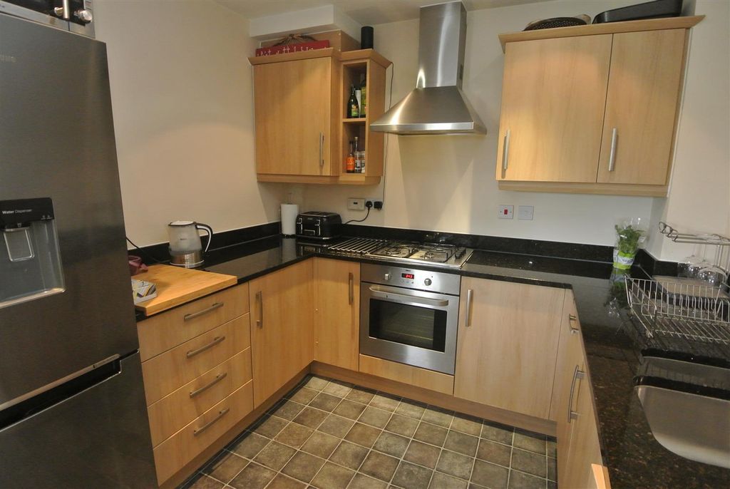 Property photo 3 of 11 Kitchen.Jpg