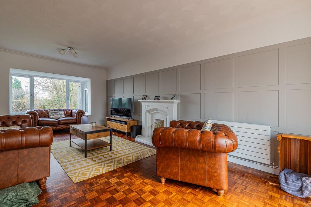 Property photo 2 of 30 Millrace Close 64-14.Jpg