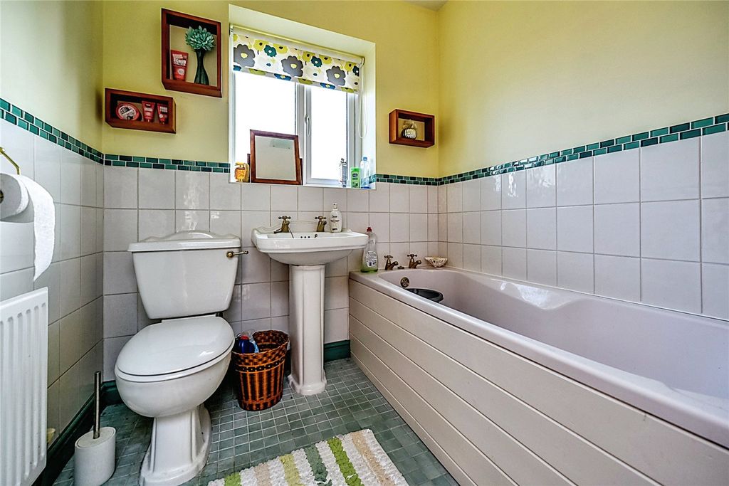 Property photo 3 of 7 Bathroom W/C