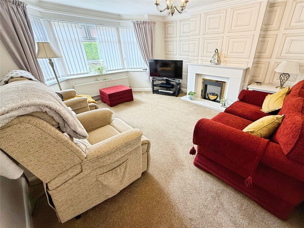 Property photo 2 of 19 Lounge