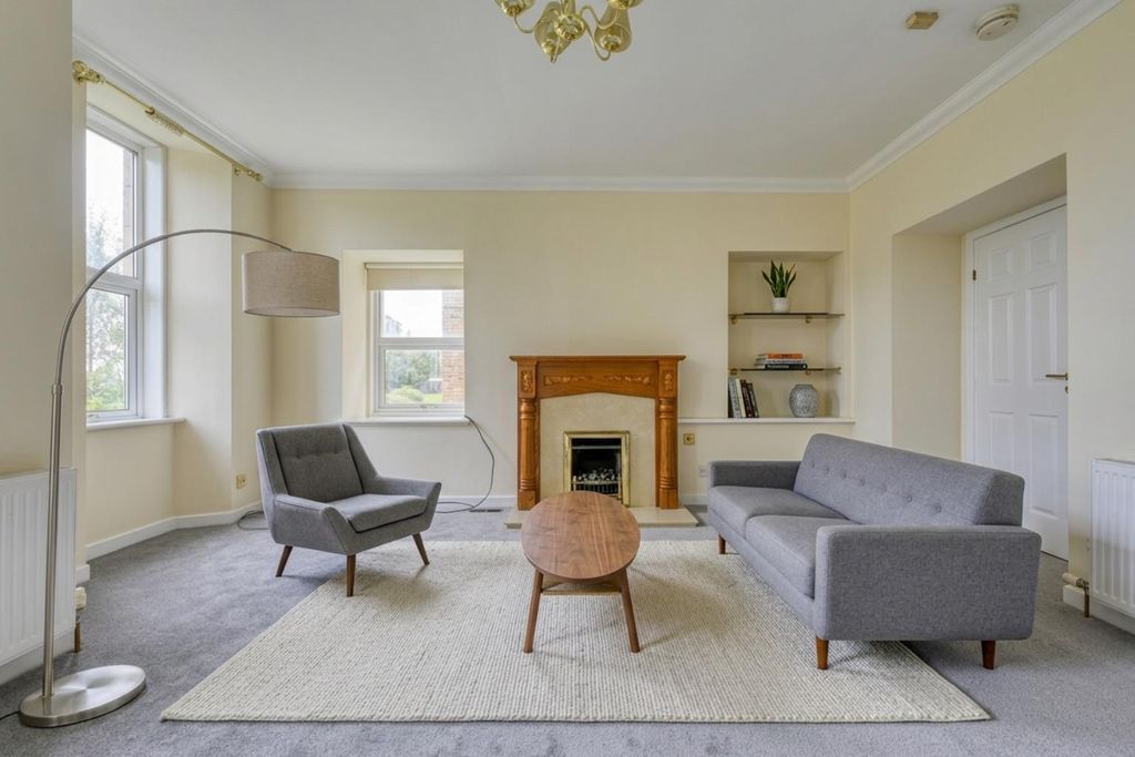 Property photo 2 of 12 Lounge