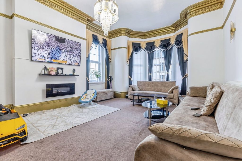 Property photo 2 of 18